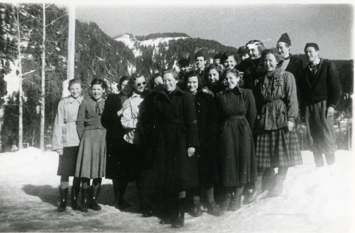Framhaldsskolen på Fossvang 1953/54.