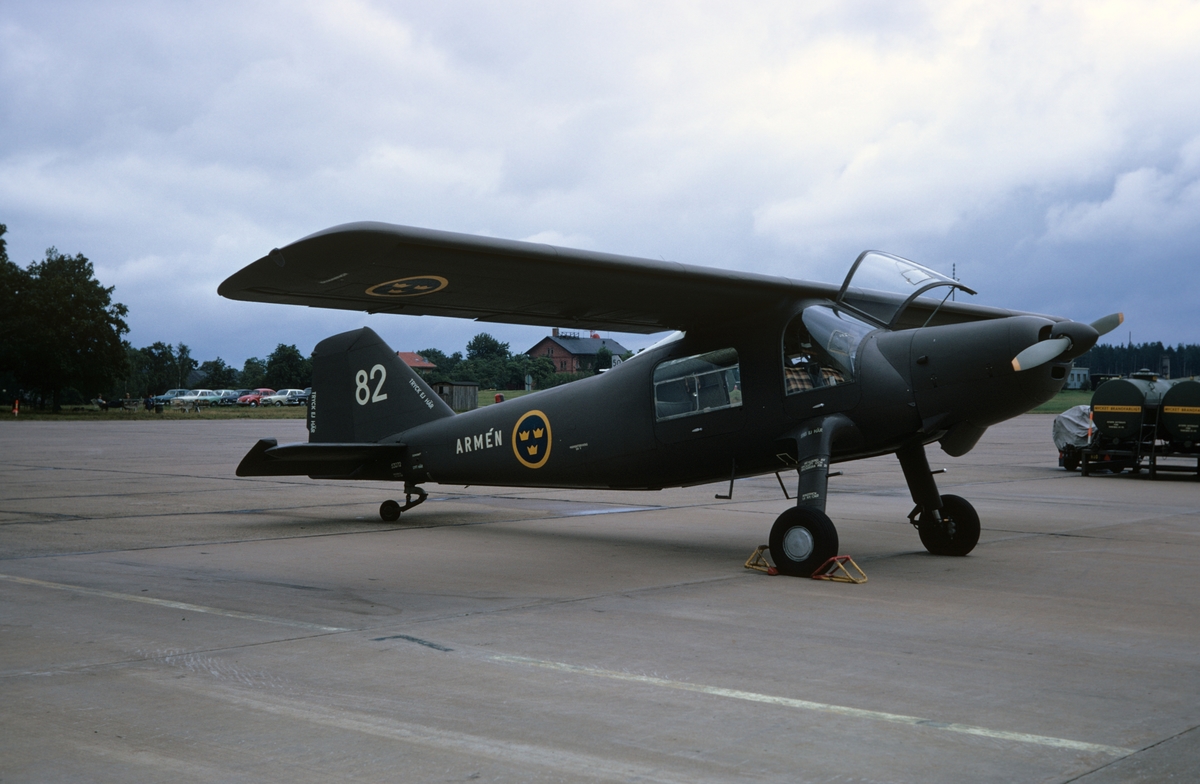 Flygplan Fpl 53 nummer 53272 tillhörande Artilleriflygskolan står på ...