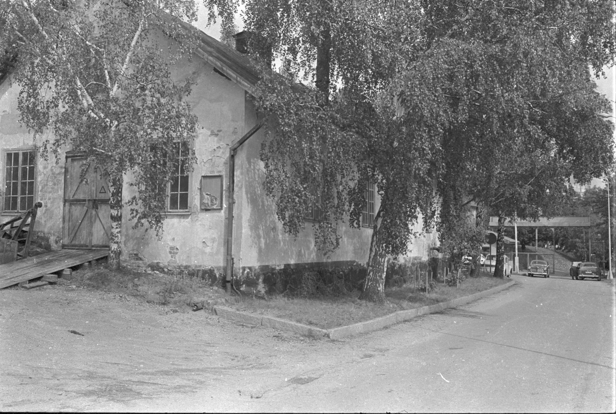 Ekensbergs varv 1970: smedjan. I bakgrunden t h varvsgrindarna vid Ekensbergsvägen