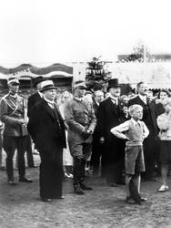 Mosseutstillingen i 1937 på Skarmyrfjellet. Ordfører Nils Gj