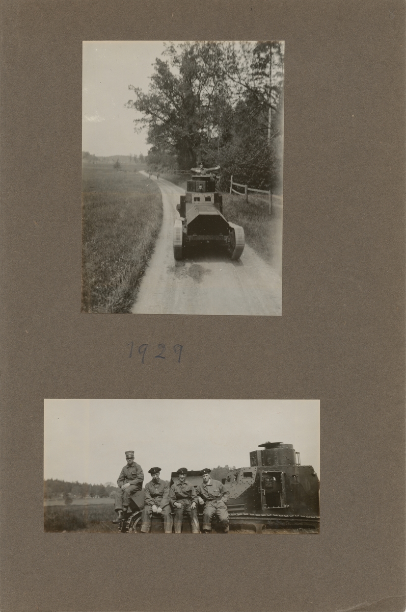 Fyra män sittande på stridsvagn m/1921 (eller m/1921-1929). Göta livgardes stridsvagnsbataljon år 1929.