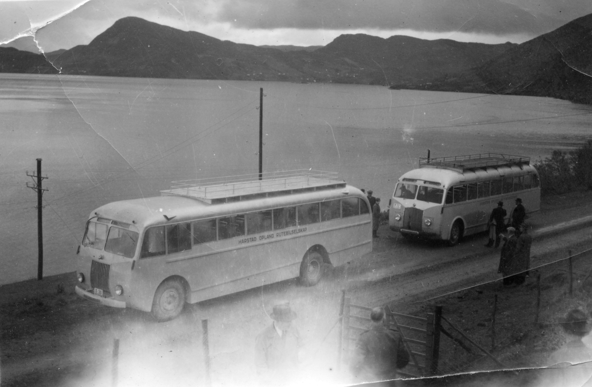 Bussene X-30 og X-33 ved Straumen i Kvæfjord.