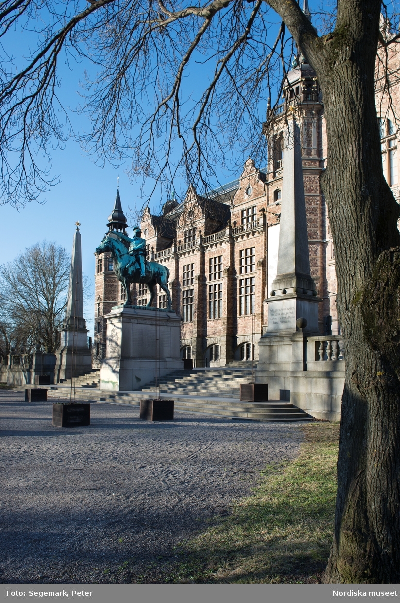 Nordiska museet, ryttarstatyn, obelisken Karl den X Gustav