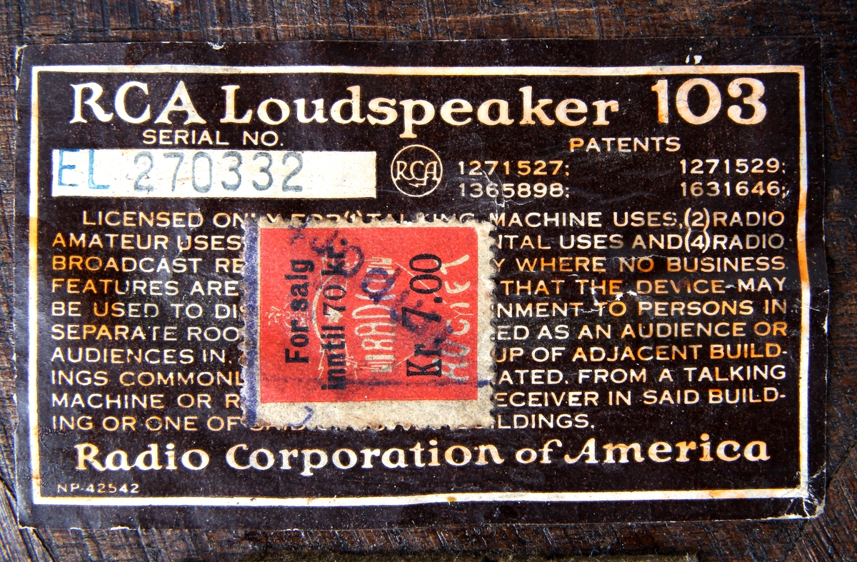 Radiohøytaler med brodert duk. Fabrikat: RCA (Radio Corporation of America). Modell: RCA Loudspeaker 103