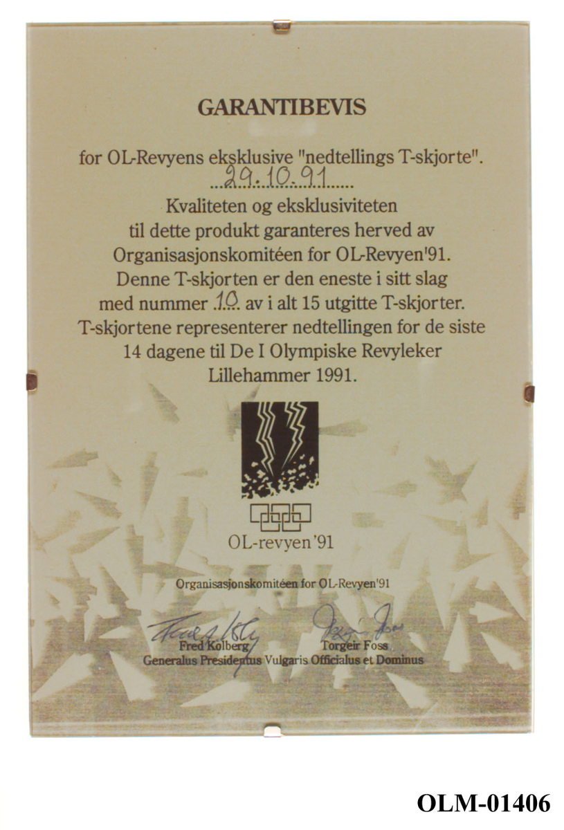Garantibevis for T-skjorte nr. 10 av 15
Tekst øverste halvdel og logo for OL-revyen '91 med iskrystaller i grått nederst. Garantibeviset er underskrevet av Fred Kolberg og Torgeir Foss.