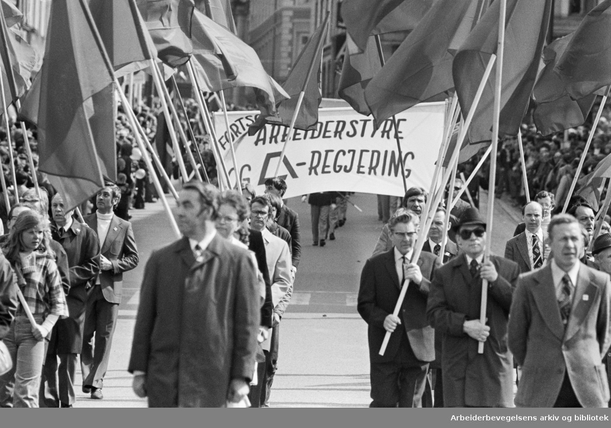 1. mai 1976 i Oslo.Demonstrasjonstoget.Ivar Ødegaard.Parole: Arbeiderstyre og A-regjering.