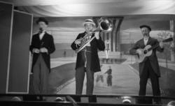 Fra byjubileet i 1936 sommerutstilling og revy.