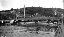 Tømmertunnelen i Eidet i Tune.
"Ytre faste jernbru, som for