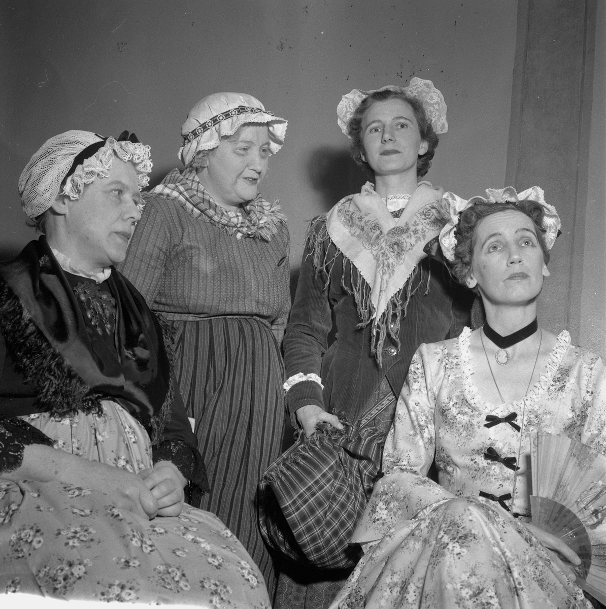 Kvinnoklubbens teater. 
Mars 1956.