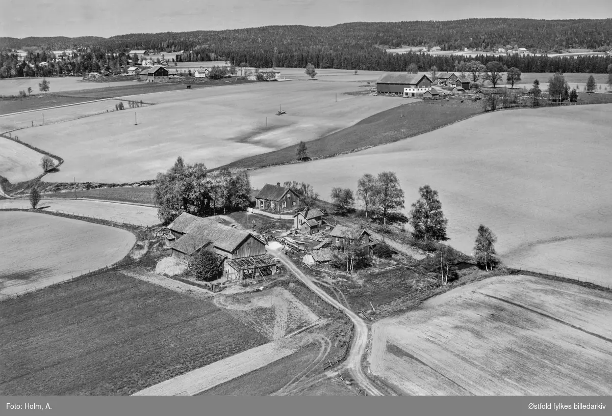 Gården Sørby i Eidsberg, flyfoto fra 27. mai 1957.