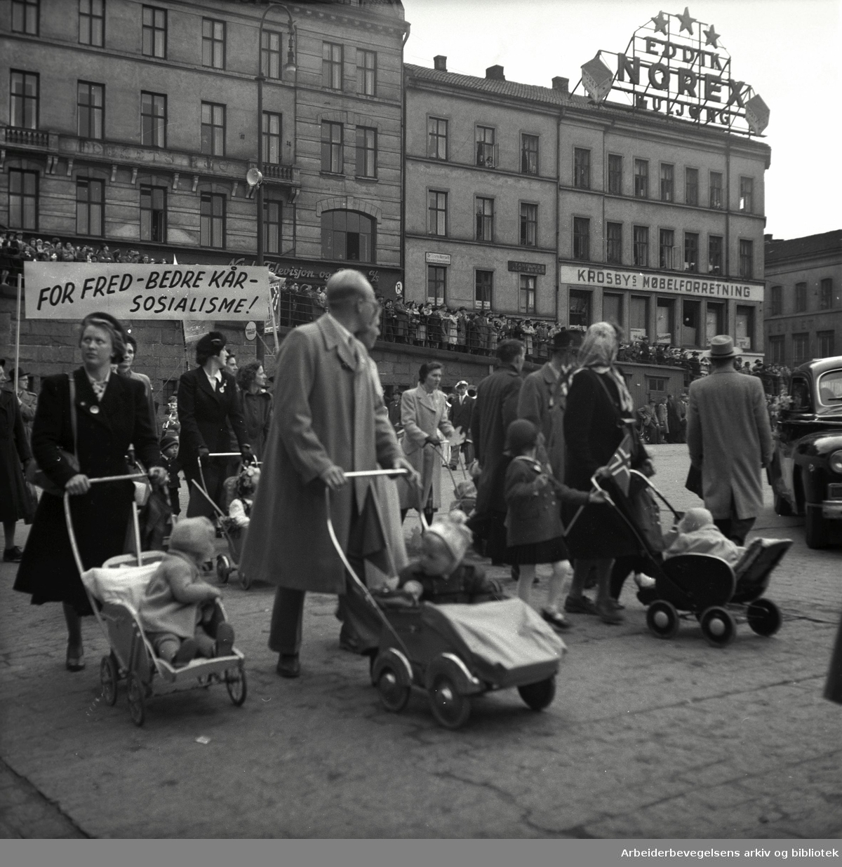 1. mai 1952, kommunistenes tog på Youngstorget.