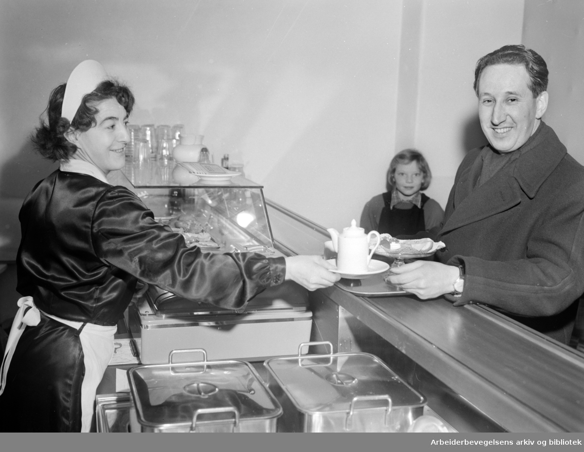 Lido kafeteria i Leirfallsgata. Januar 1956