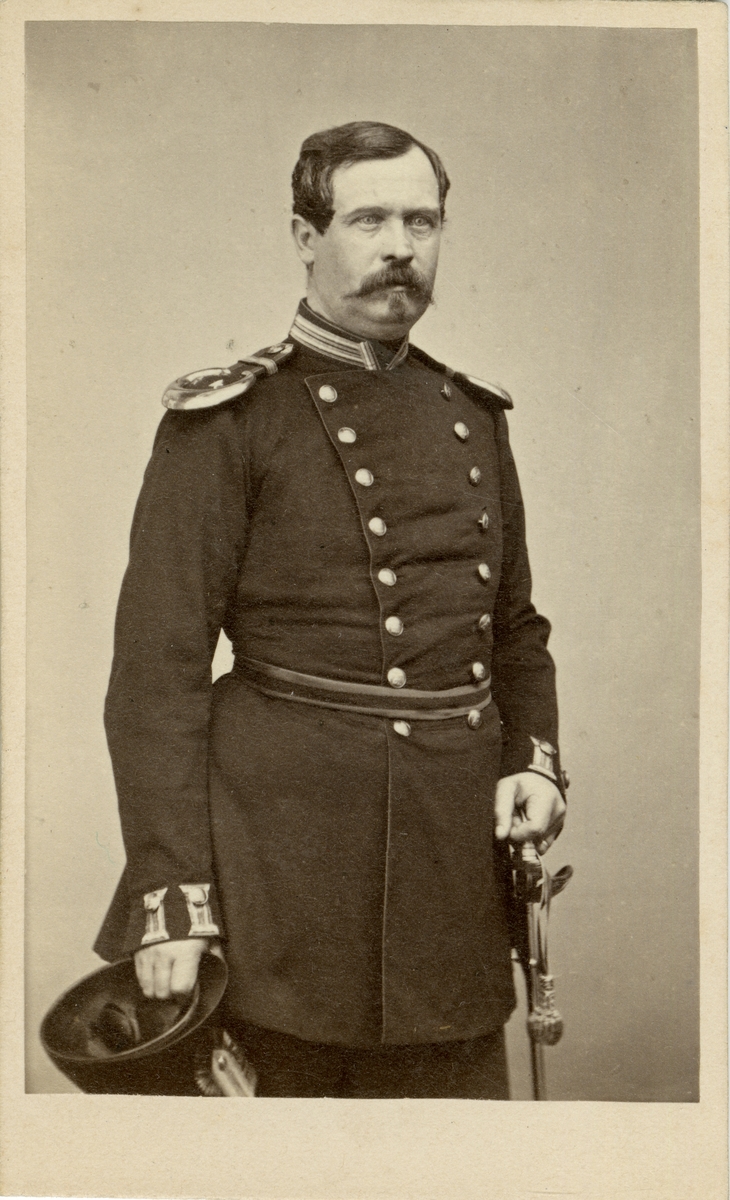 Porträtt av Elof Eberhard Cervin, officer vid Jönköpings regemente I 12.

Se även bild AMA.0007073.