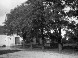 Sarpsborg stasjon, stasjonsparken med kiosk