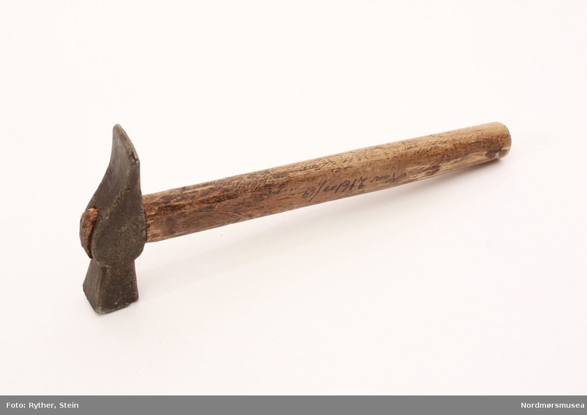 En klinkhammer (eldre type).