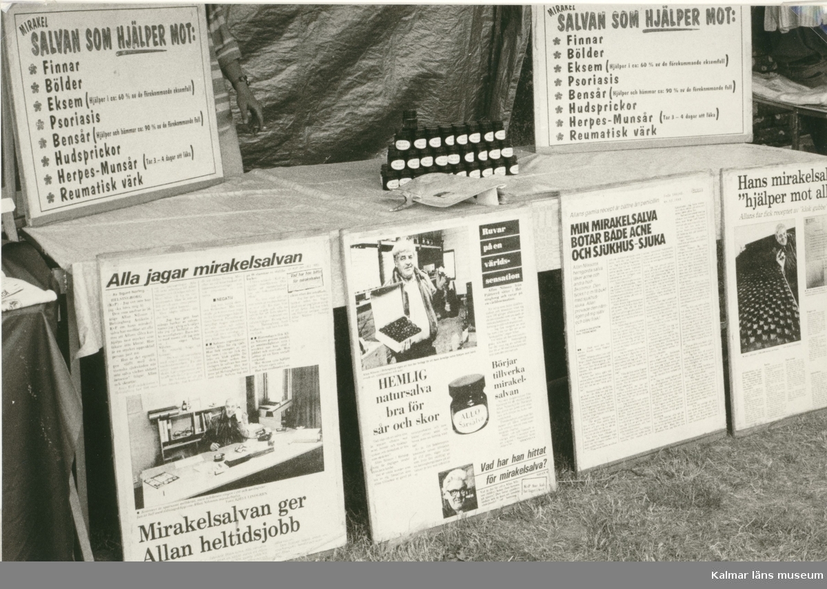 Försäljning av träskor på Algutsrums sommarmarknad 1996.