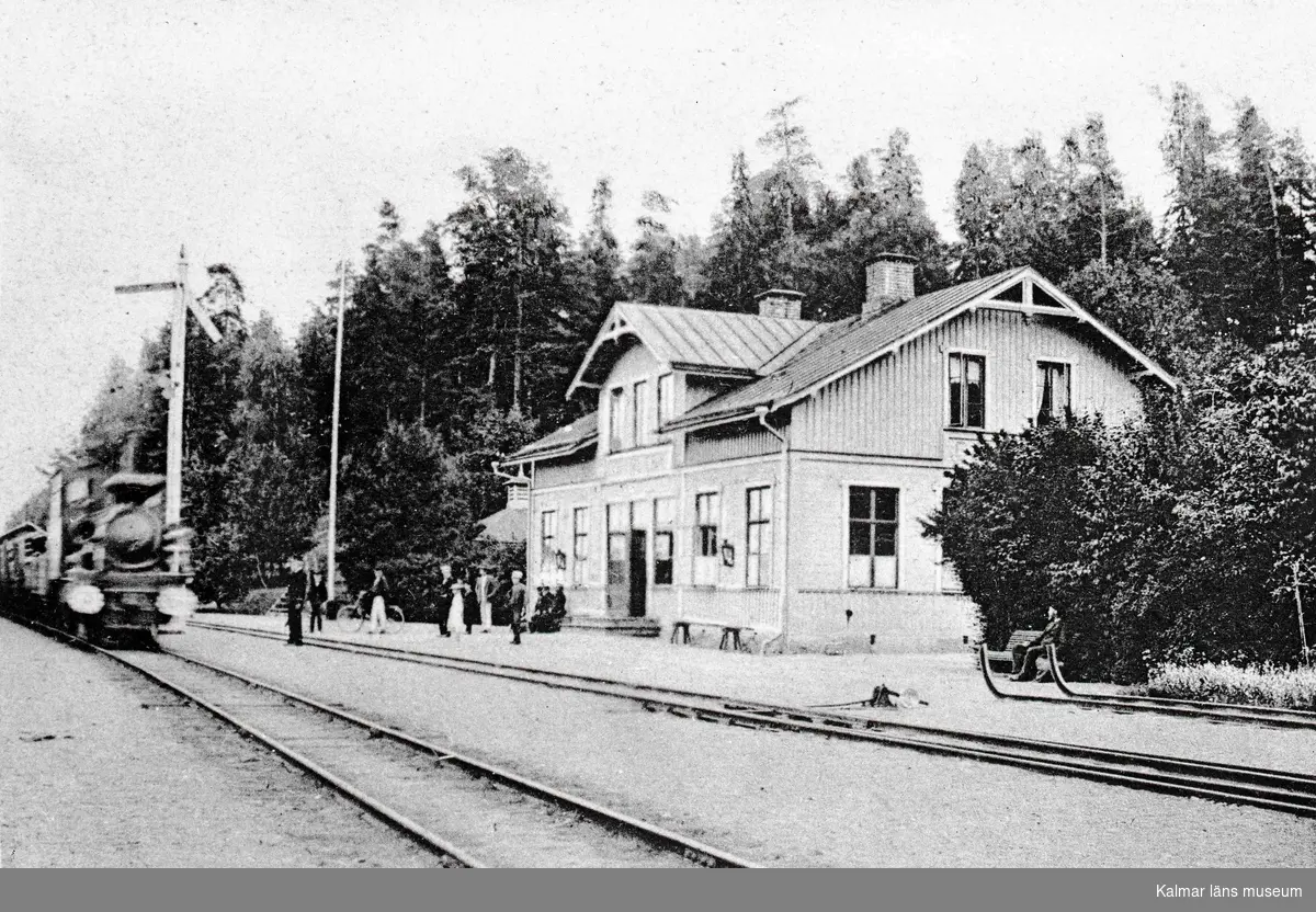 Utsikt över järnvägsstation i Gamleby.