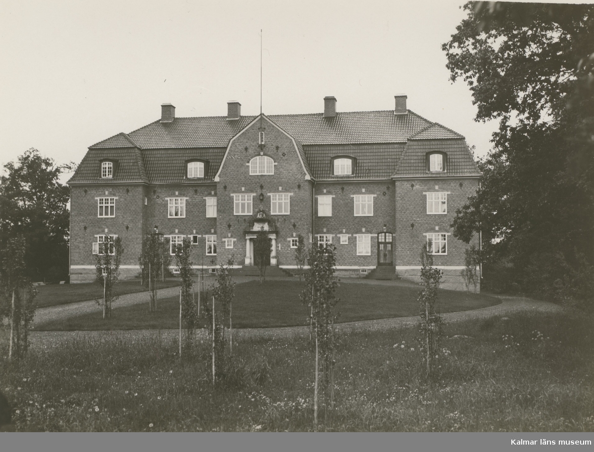 Tingshuset i Högsby. Byggnaden, som uppfördes 1917, är numera kommunalhus för Högsby kommun.