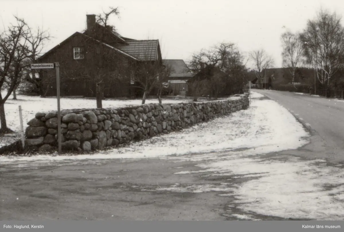 Rinkabyholm, väg 570. Besiktning inför planerad rivning av stenmurar.