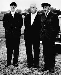 Busselskapet BUV (Børtevann-Ullerøy-Varteig). Fra v. sjåfør 