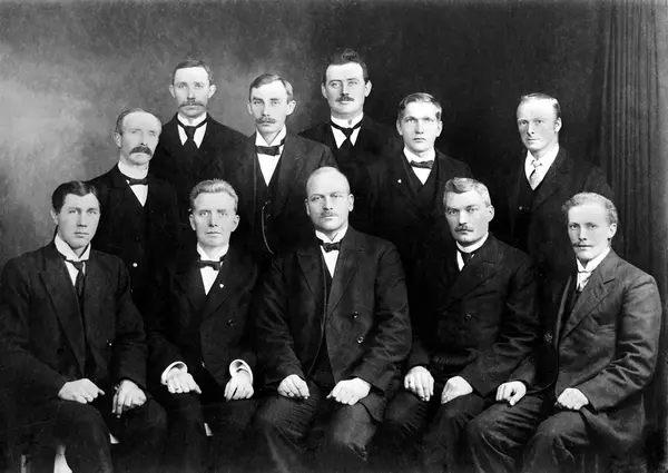 Råde Mannskor i 1928 med sin dirigent Emil Hissingby. Foran 