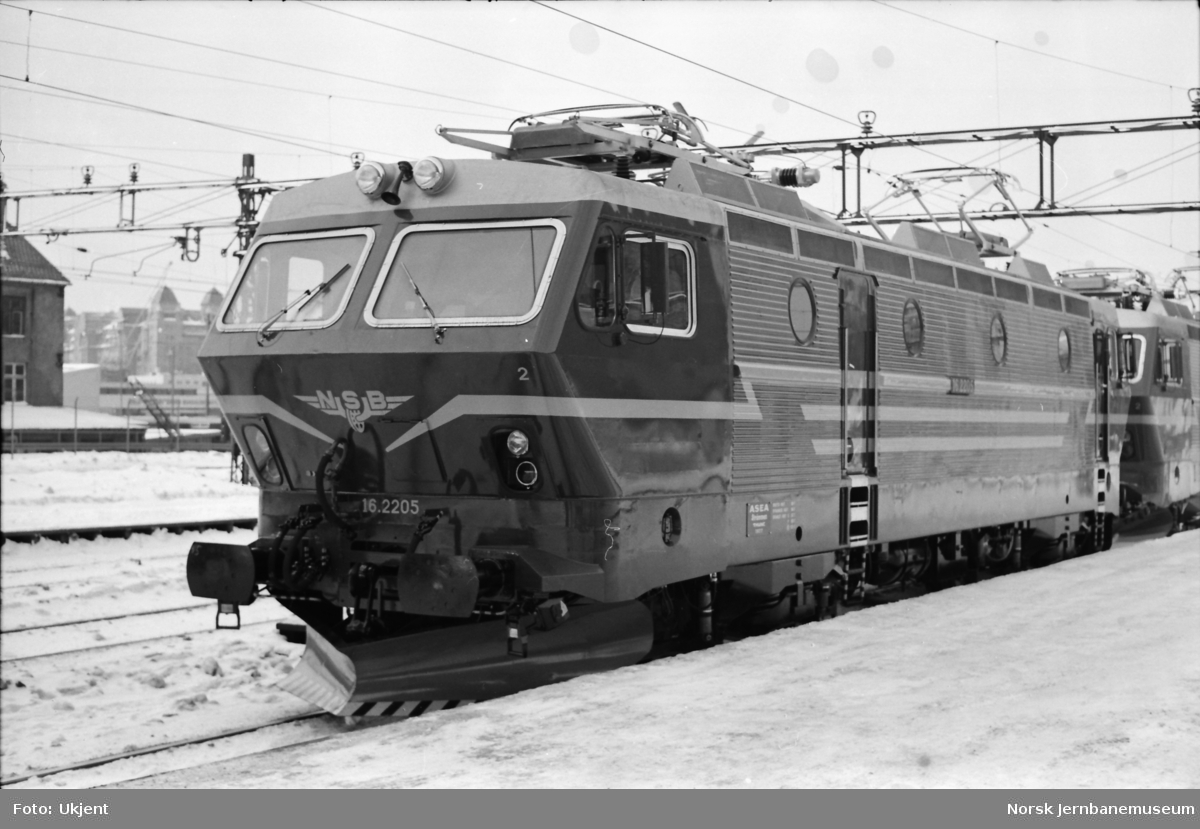 Elektrisk lokomotiv El 16 2205 på Oslo Ø