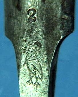 JUVELERARE
Enligt liggaren har en del av juvelerare Sven Dahlström skänkta föremål inv.nr. 14339-14482 tillhört guldsmed C.J. Lyberg, Skara.
Inv.nr. 14474-14482 ej guldsmedsyrket.