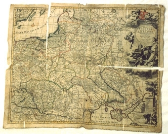 Tryckt karta över östeuropa på ofärgat siden. Fållad på tre sidor.
Möjligen använd eller ämnad som kalkduk.
Anm. Märkt i övre vänstra hörnet med "No 37".