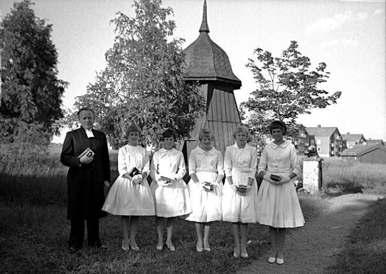 Skara. 
Konfirmation i Härjevadskyrkan 13/6 1959. 
Präst Nils Stenermark.
4. Birgitta Erlandsson.