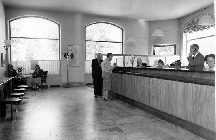Skara. Kv. Merkurius 1. Svenska Handelsbankens kontor i Skara 1942.