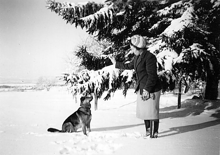 Elsa Eriksson och Tussie, 1940-talet.
