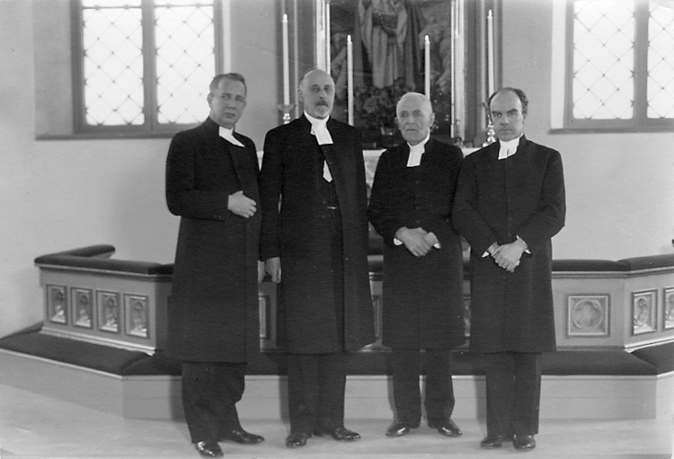 Präster samlade i Dala kyrka