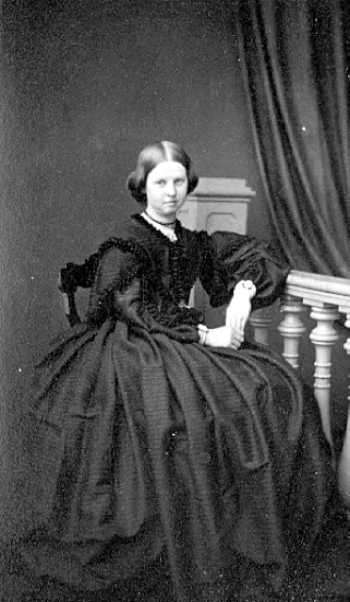 Fru Hedda von Hall, född Granfelt.