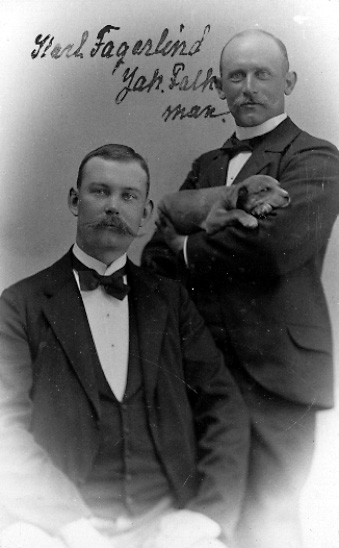 "Taget i Rimbo sommaren 1897." 
Karl Fagerlind och Jakob Falkman.