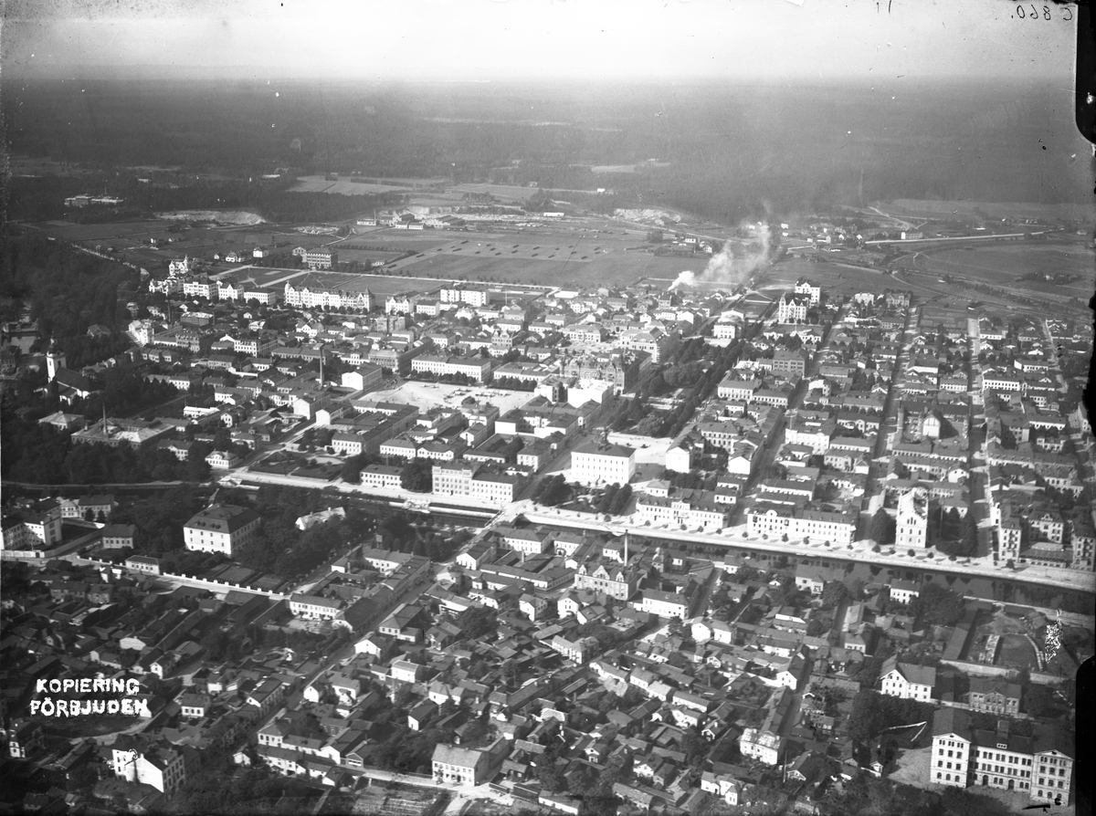 Flygfotografi över Gävle, taget från Chevilliards aeroplan den 25-9. 1913. Bilden är signerad G. Reimers Gefle.
