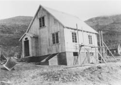 Før og etter 1944, Nordland, Troms. Hus C 61. Huset fikk 2. 