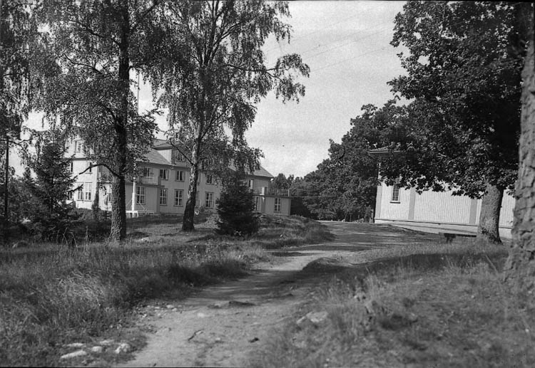 Enligt Bengt Lundins noteringar: "Ljungskile. Folkhögskolan. Foto BL 1772".