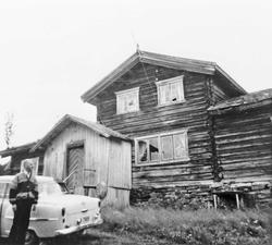 Bolighus, person, bil.