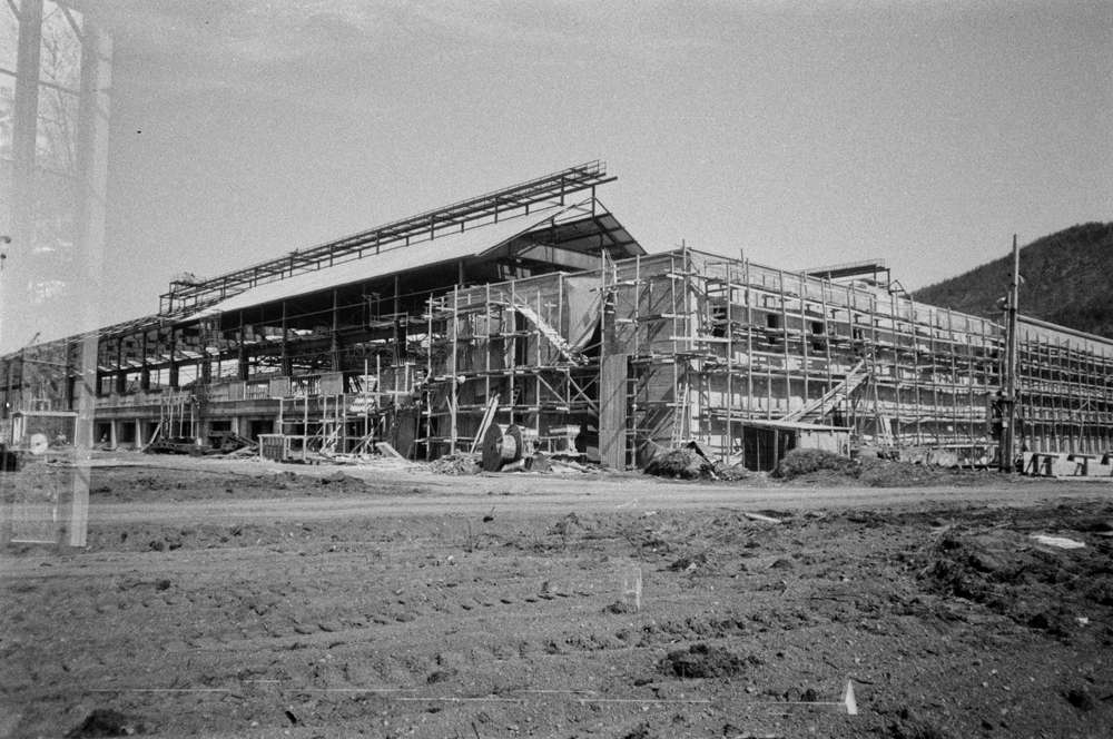 Aluminiumsverket under bygging.