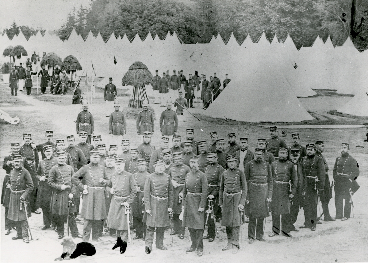 Officerare vid Södermanlands regemente I 10, 1864.
För namn, se bild nr. 3 och 4.