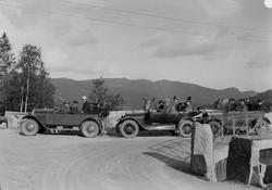 Øygardsgrend kvinneforening på biltur i 1927