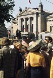 Ved Nationaltheatret.