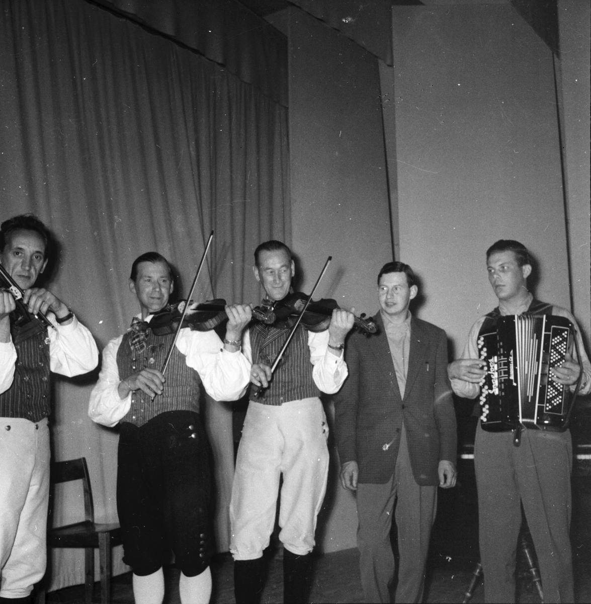 De gamlas dag. Sibo 7/9 1956.
Sångare Gösta "Snoddas" Nordgren och dragspelare Evald Sonefors.
