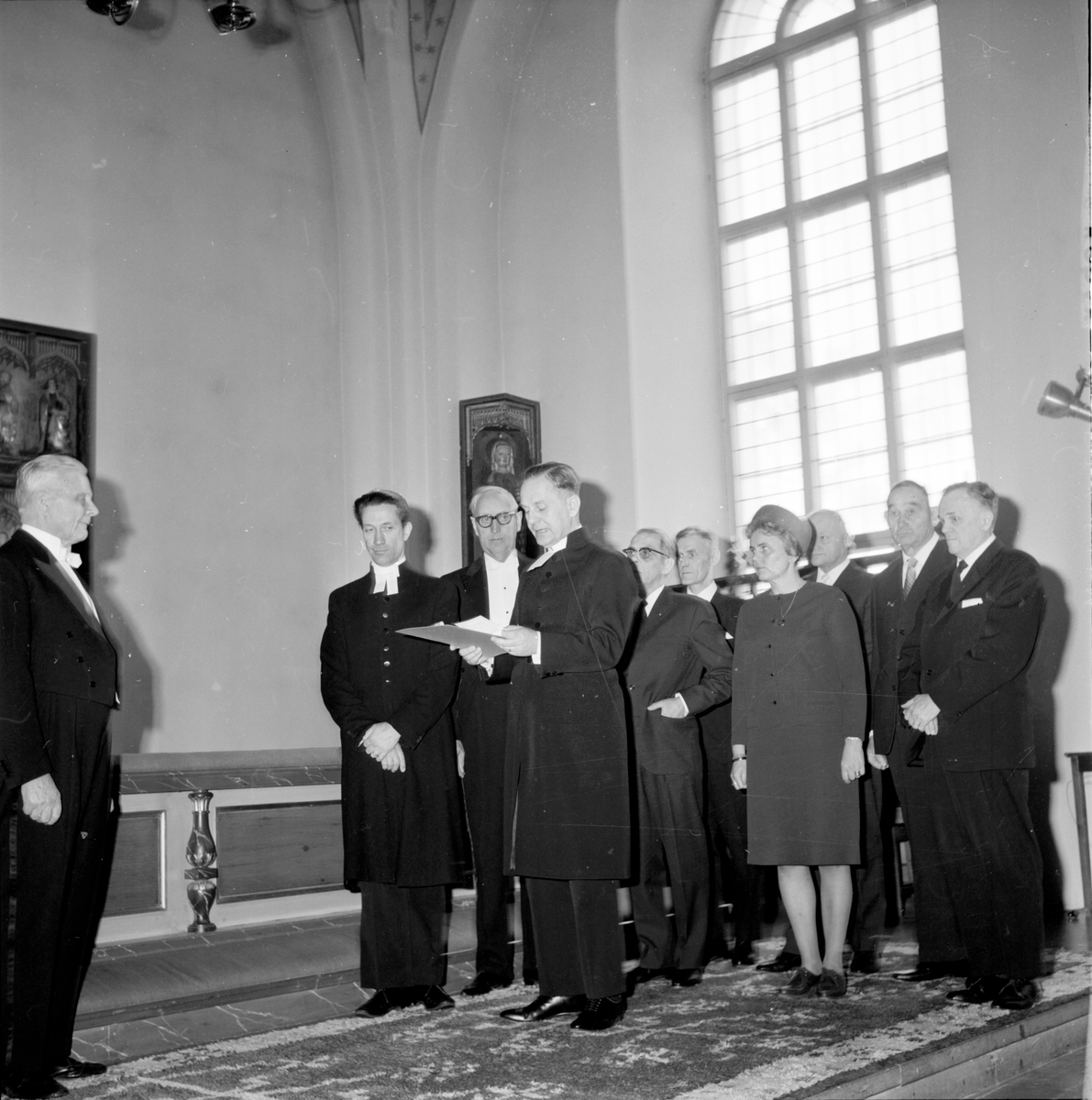 Bollnäs,
Carlsson Carl, Kyrkvärd får medalj,
10 April 1966