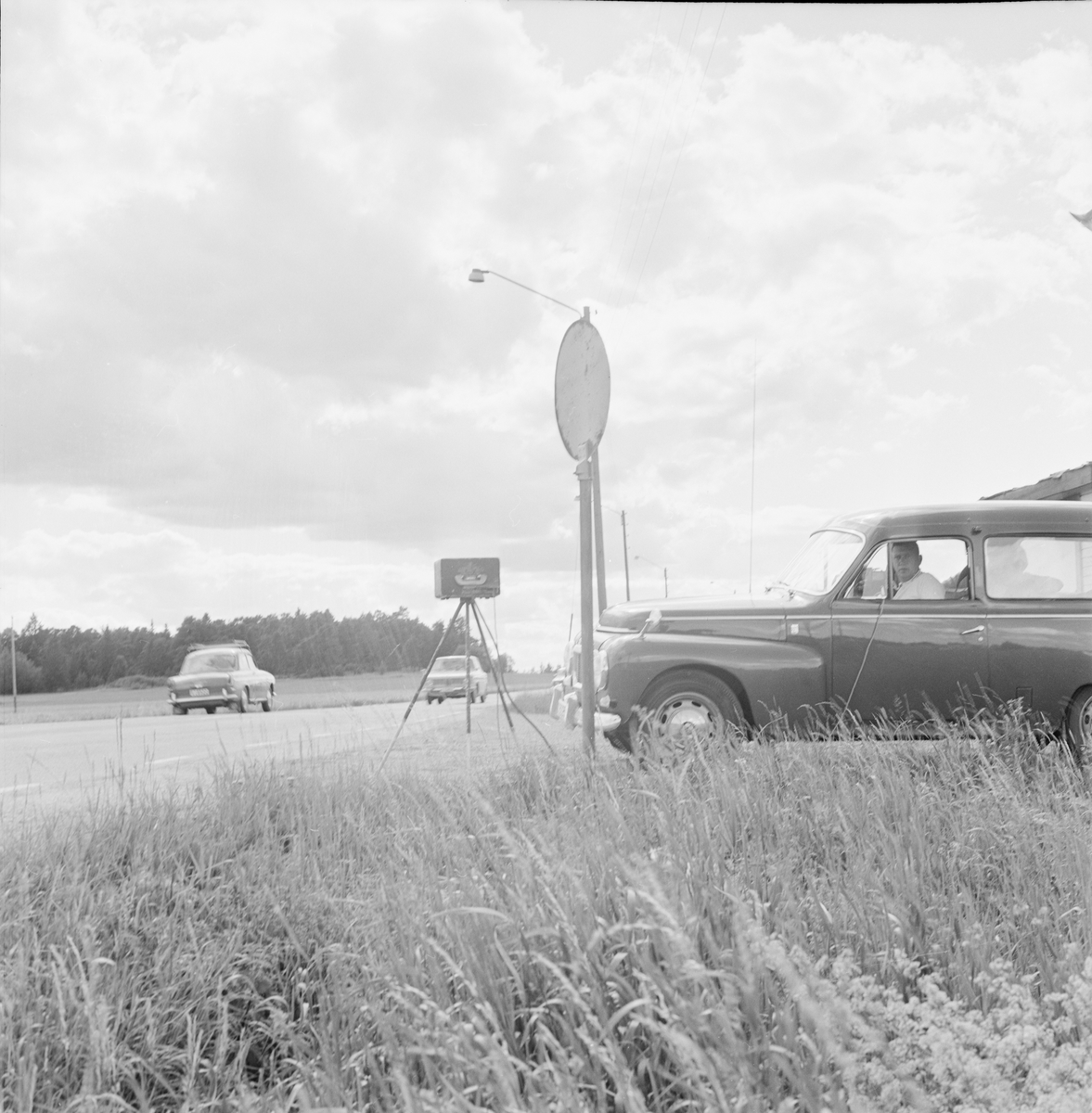 Polis - "hundra fartsyndare fast under tvådagarskontroll", Uppsala 1966