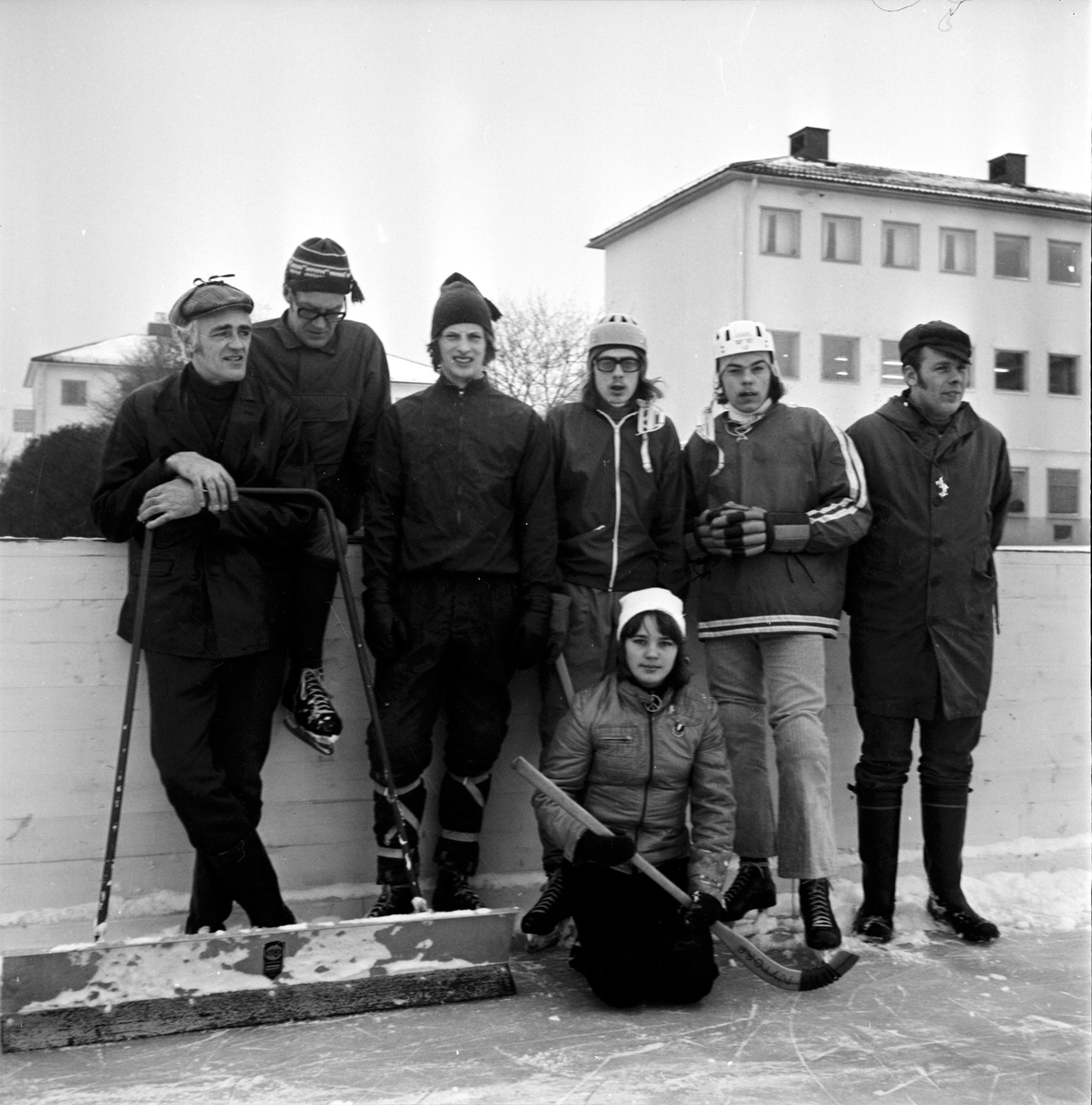 Nytorp,
"Vi gör en ishockeybana"
Februari 1973