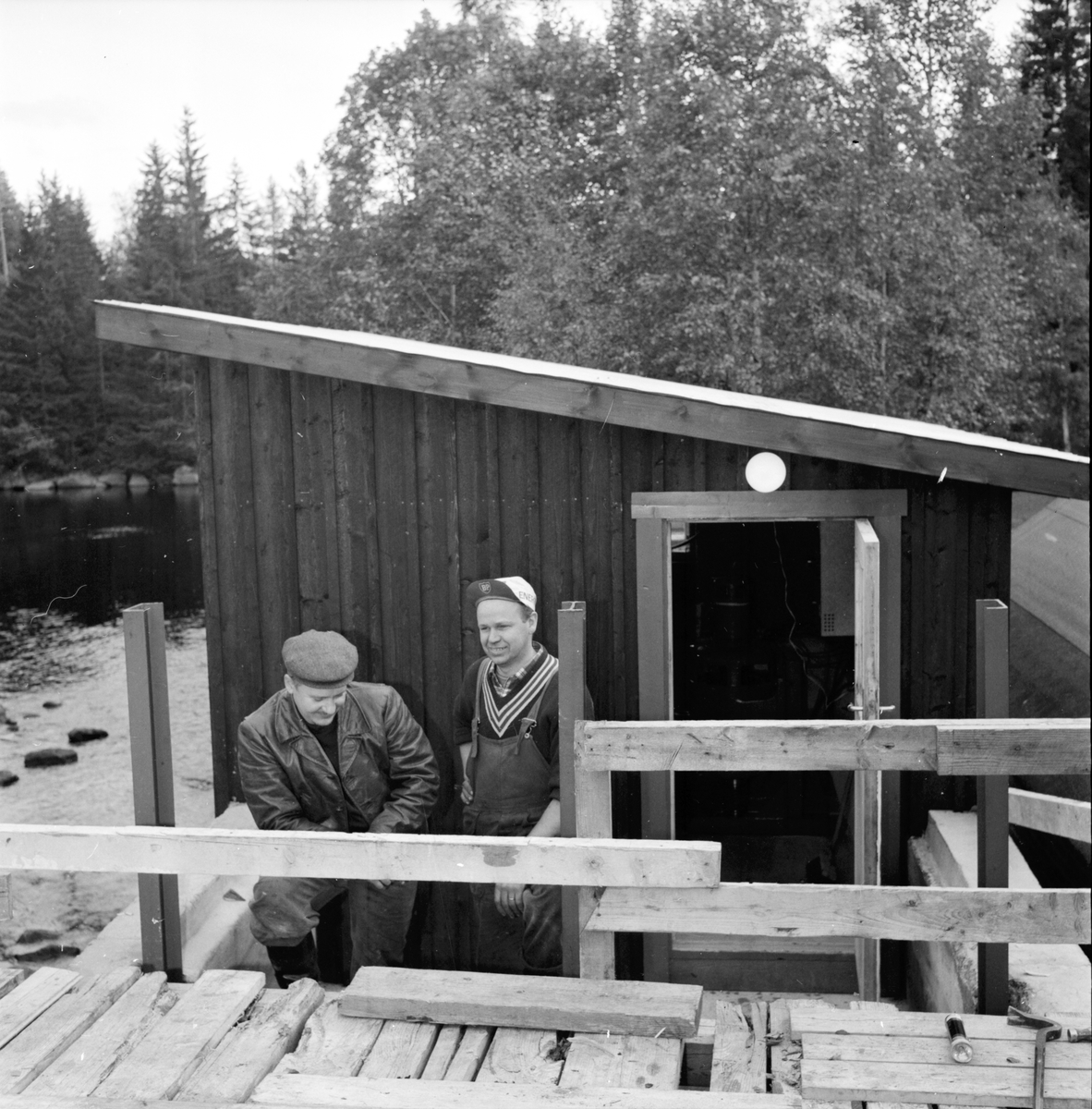 Olovsfors,
Sörbo,
Ny kraftstation vid sommarstugan,
Åke Andersson,
12 Sept 1964