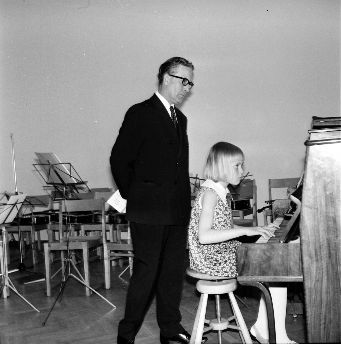 Arbrå,
Musikskolans avslutning, Birger Näslund med elev.
Juni 1969