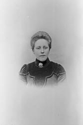 Portrett av kvinne - Ida Simensdatter Steien født 1884, gift