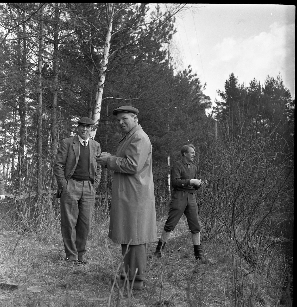 Sportfiske vid Bergadamman på Grännaberget, i maj 1962. Från vänster Rudolf Johannesson, Nils Haglund och C-W Lothigius.